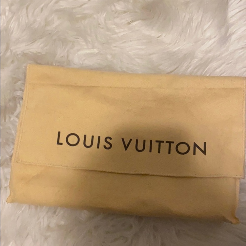 Louis Vuitton* - Picture 7 of 9